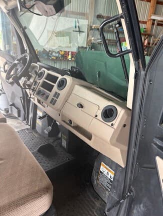 Image of John Deere XUV 835R equipment image 1