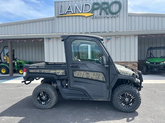 2019 John Deere XUV 835R Equipment Image0