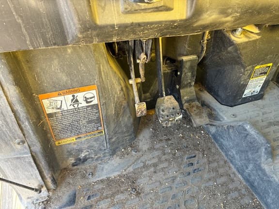 Image of John Deere XUV 865M equipment image 4