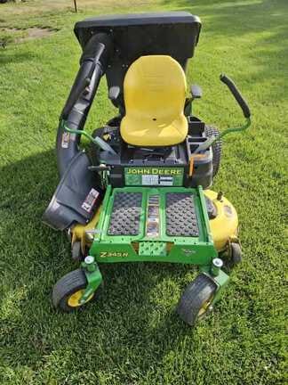 2019 John Deere Z345R Equipment Image0
