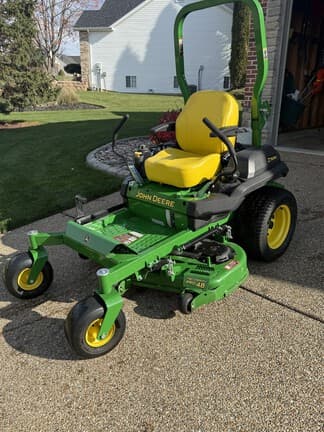 Image of John Deere Z720E equipment image 1