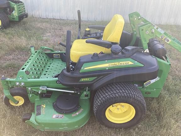 Image of John Deere Z915E equipment image 3