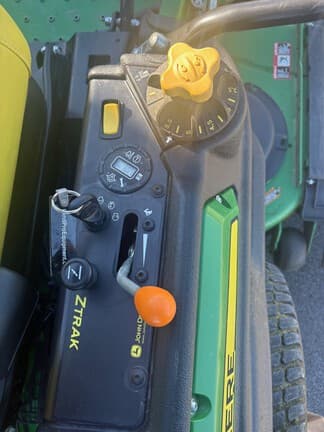 Image of John Deere Z920M equipment image 2