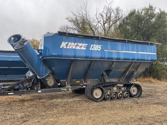2019 Kinze 1305 Equipment Image0