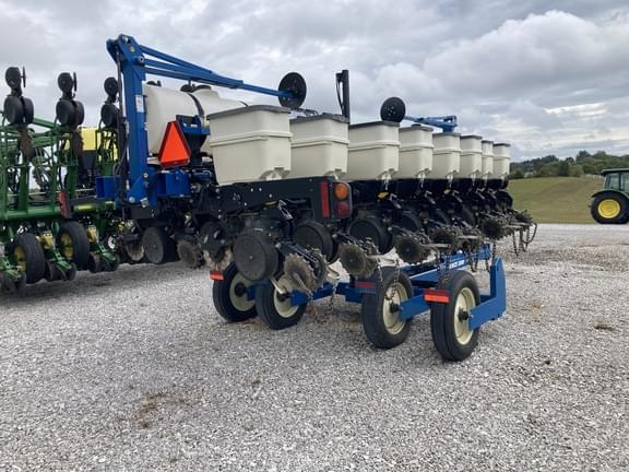 Image of Kinze 3500 equipment image 3