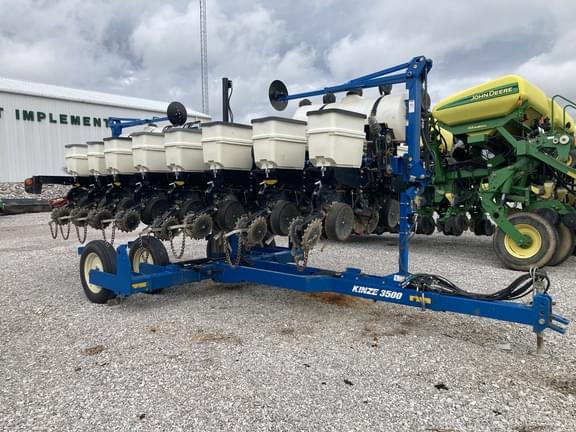 Image of Kinze 3500 equipment image 4