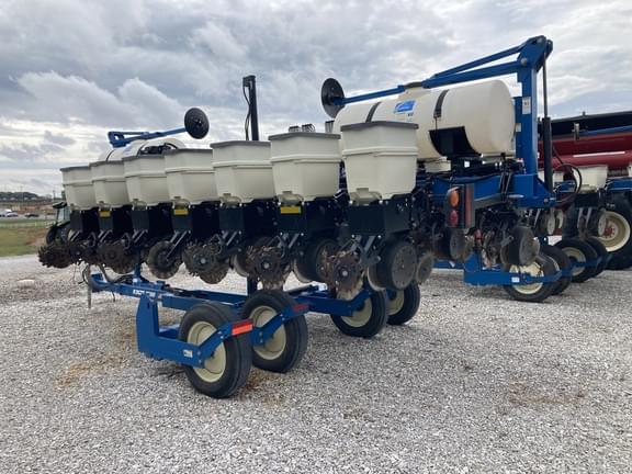 Image of Kinze 3500 equipment image 1