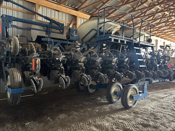 Image of Kinze 3600 equipment image 4