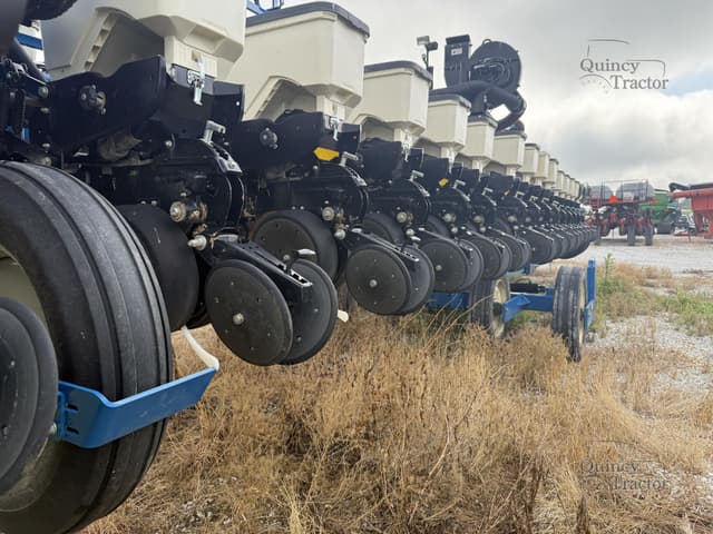 Image of Kinze 3600 equipment image 4