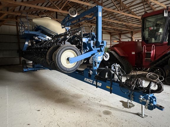 2019 Kinze 3660 Equipment Image0