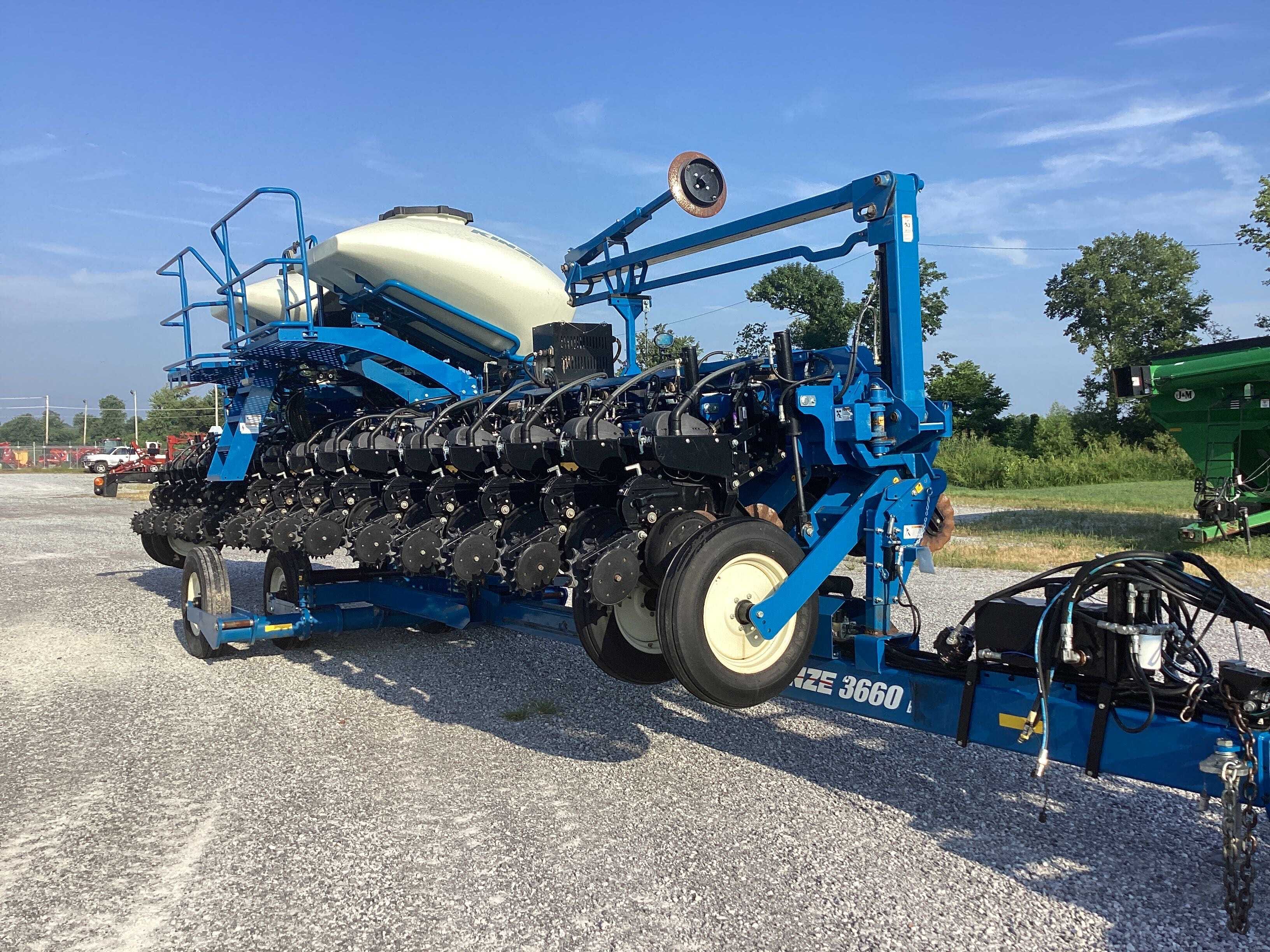 2019 Kinze 3660 Equipment Image0