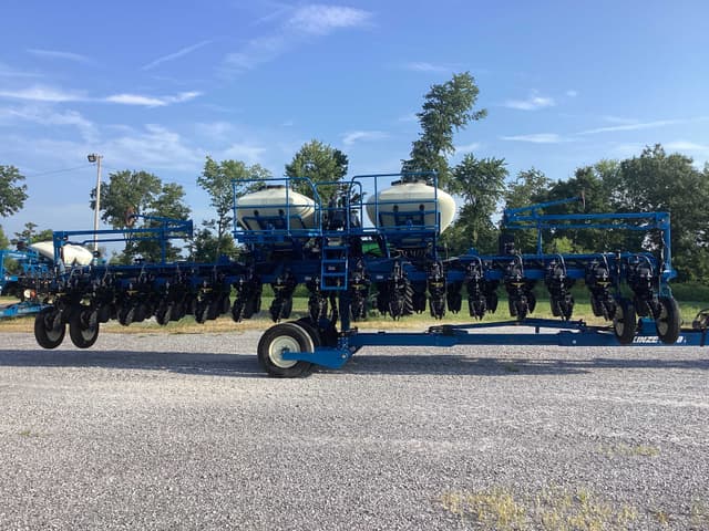 Image of Kinze 3660 equipment image 1