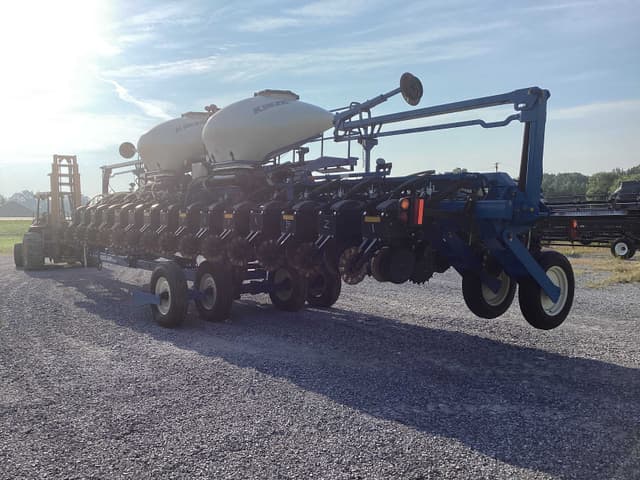 Image of Kinze 3660 equipment image 4