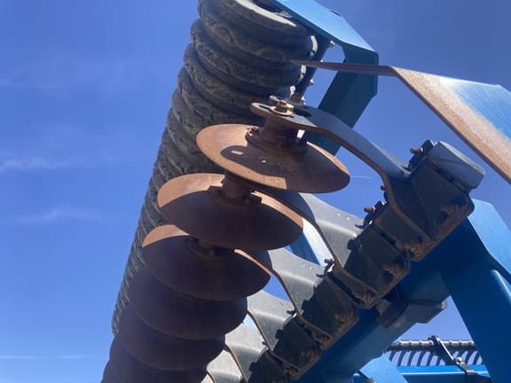 Image of Kinze Mach Till 331 equipment image 4