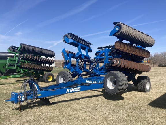 2019 Kinze Mach Till 331 Equipment Image0