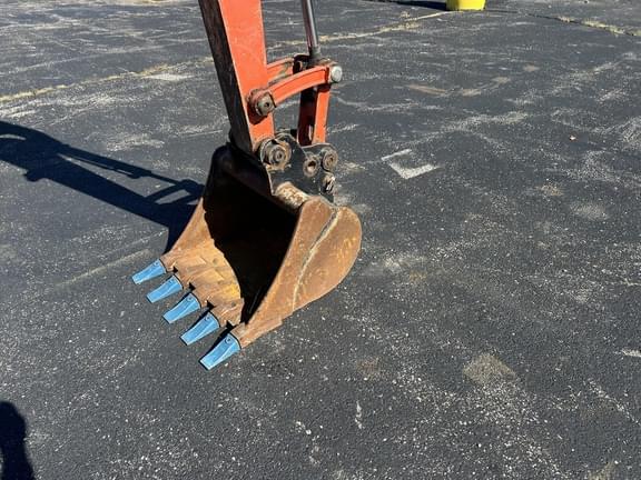 Image of Kubota KX040-4 equipment image 4