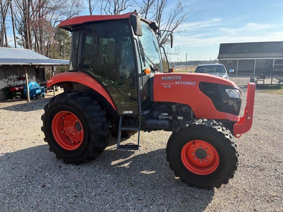 2019 Kubota M7060 Equipment Image0