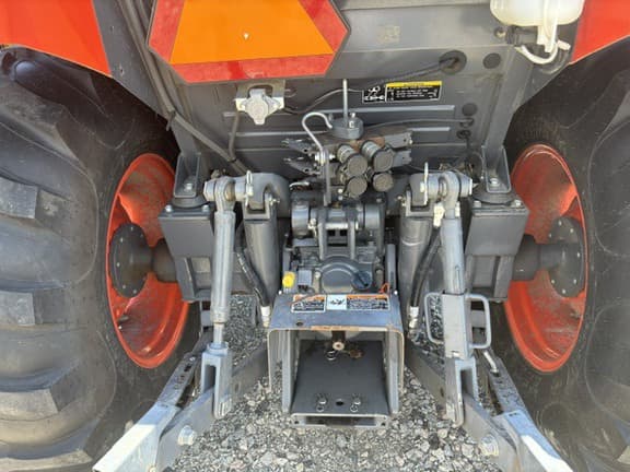 Image of Kubota M7060 equipment image 3