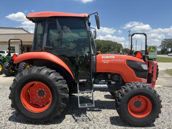 Image of Kubota M7060 Primary image