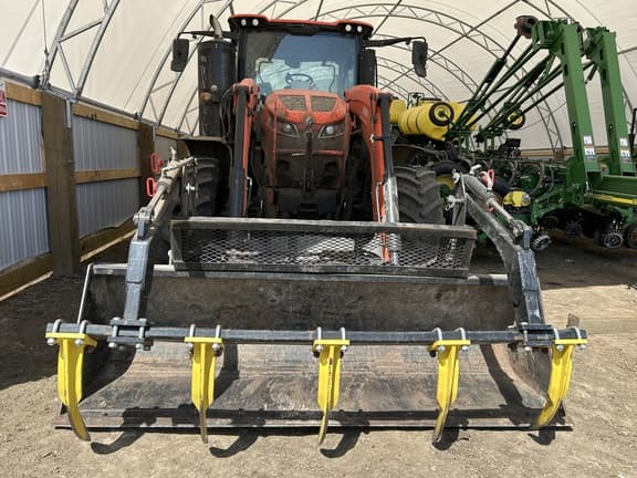 Image of Kubota M8-201 equipment image 4