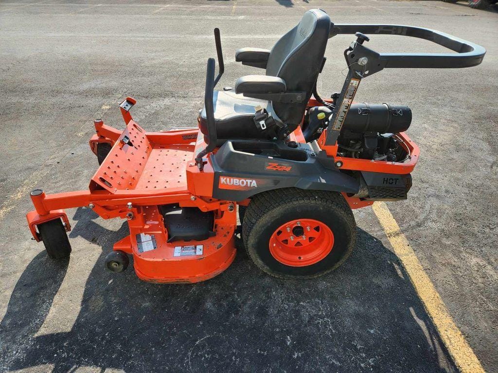 2019 Kubota Z724 Equipment Image0
