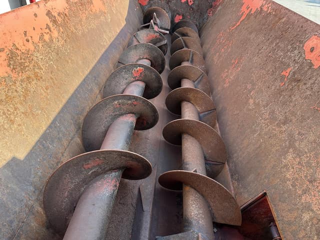 Image of Kuhn Knight SL118 equipment image 3