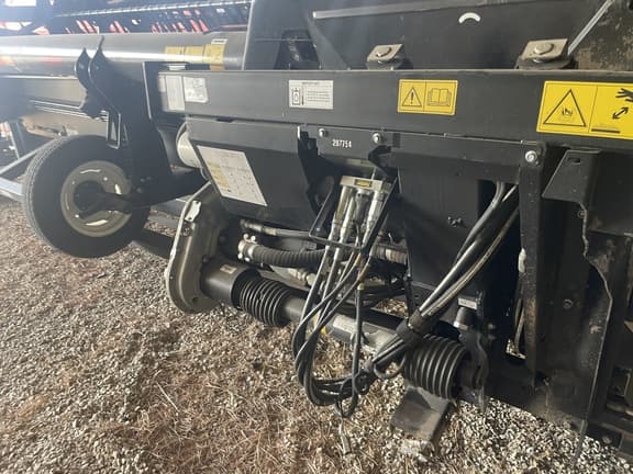 Image of MacDon FD135 equipment image 4