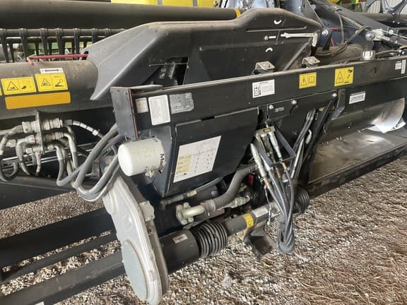 Image of MacDon FD135 equipment image 2