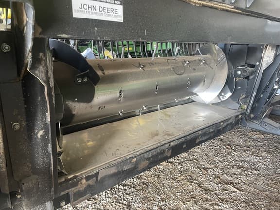 Image of MacDon FD135 equipment image 3