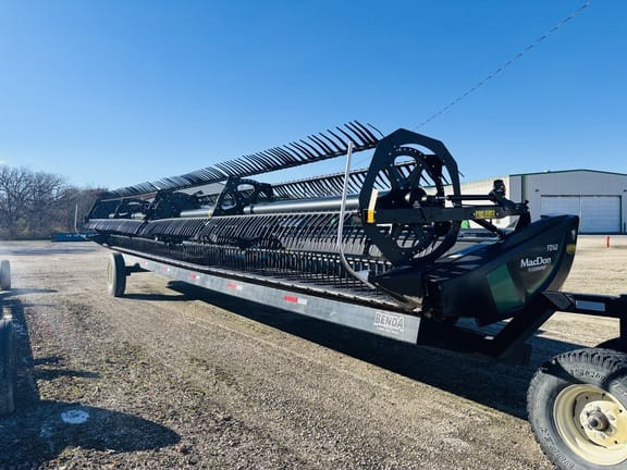 2019 MacDon FD140 Equipment Image0