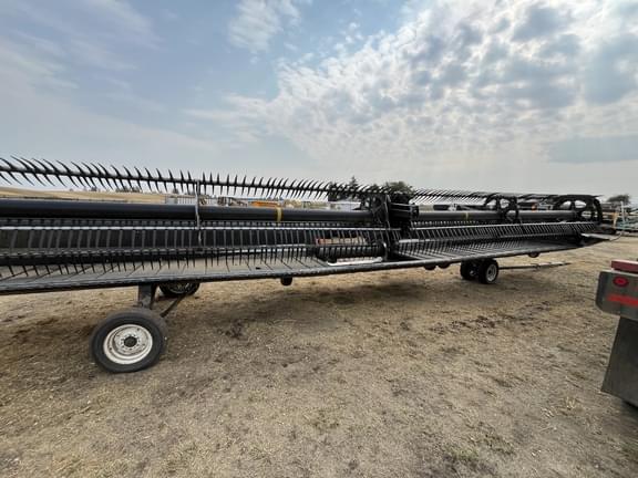 Image of MacDon FD140 equipment image 3