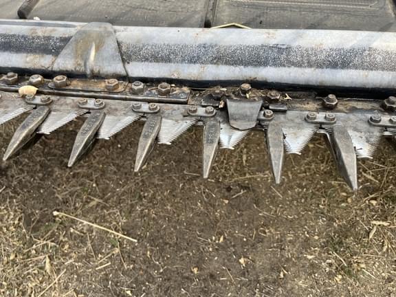 Image of MacDon FD140 equipment image 4