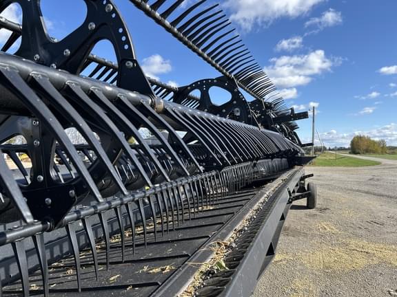 Image of MacDon FD140 equipment image 4