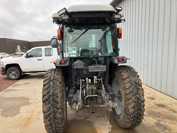 Image of Massey Ferguson 1760M equipment image 4