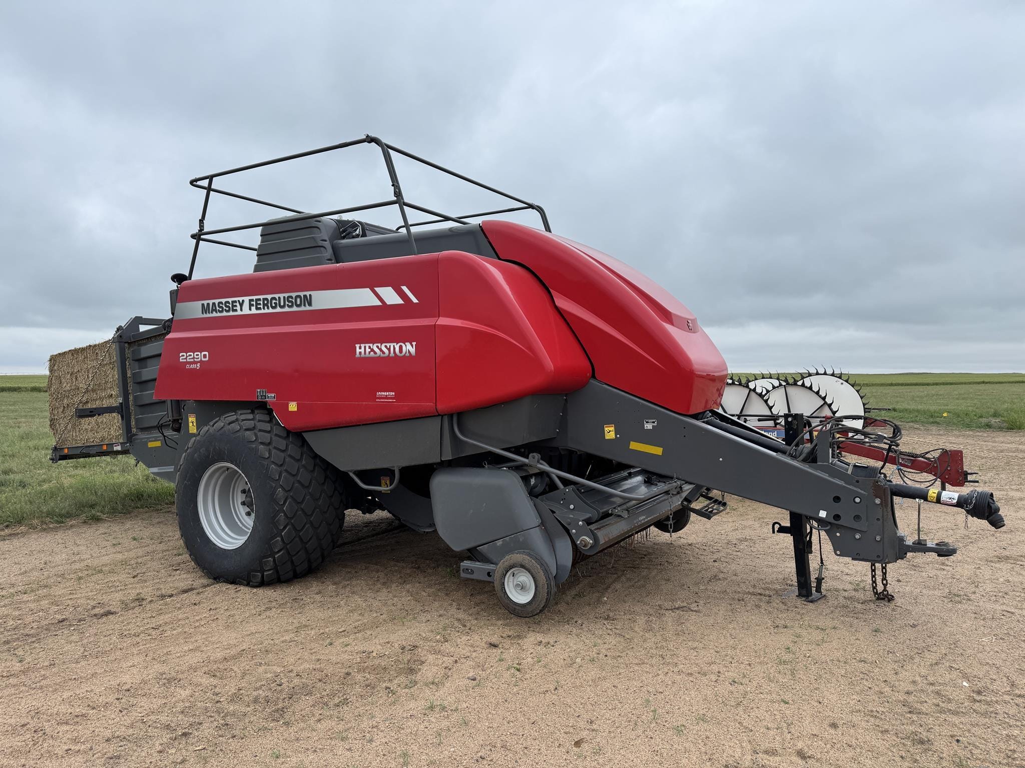 2019 Massey Ferguson 2290 Equipment Image0