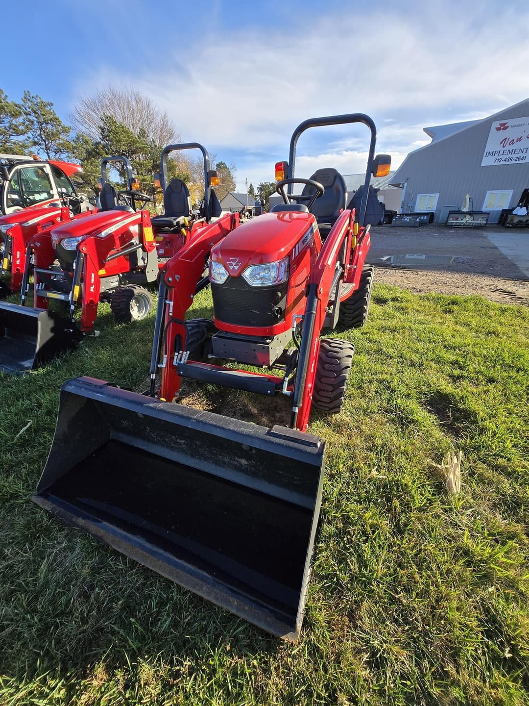Image of Massey Ferguson GC1723E Image 1