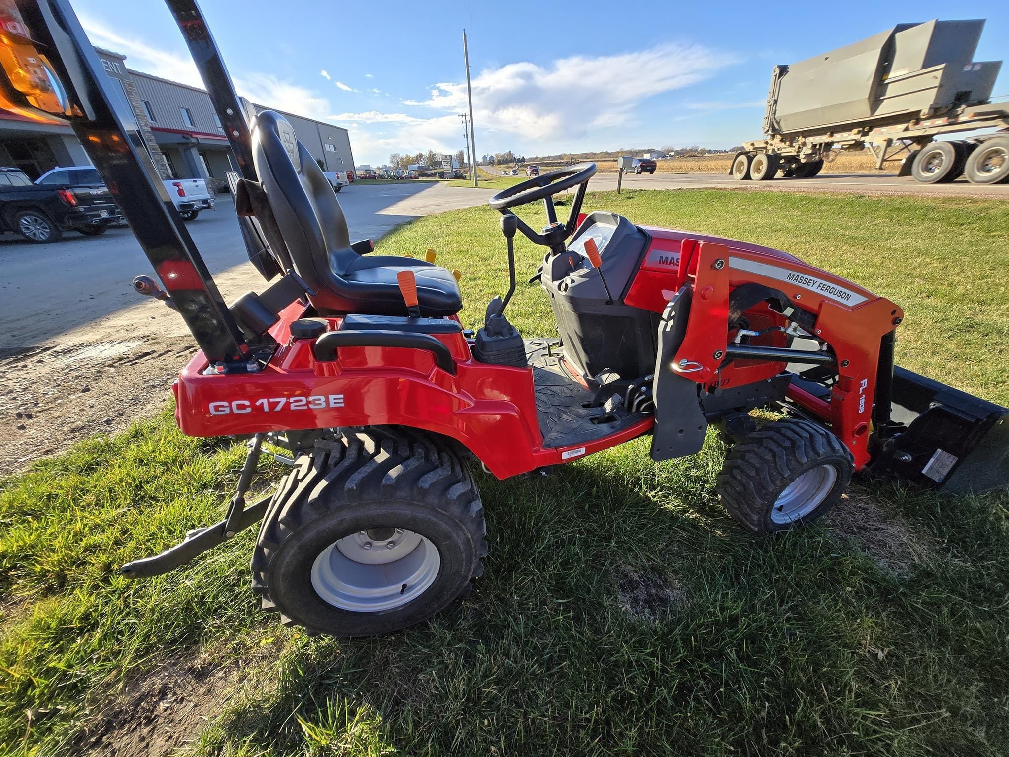 2019 Massey Ferguson GC1723E Equipment Image0