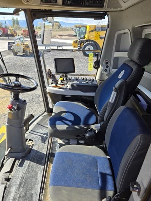 Image of New Holland CR8.90 equipment image 3