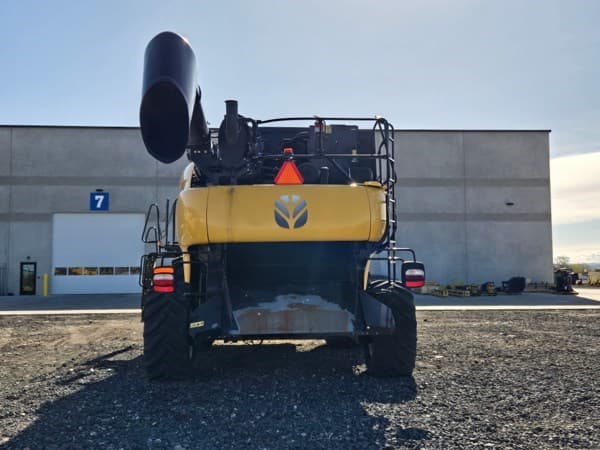 Image of New Holland CR8.90 equipment image 4