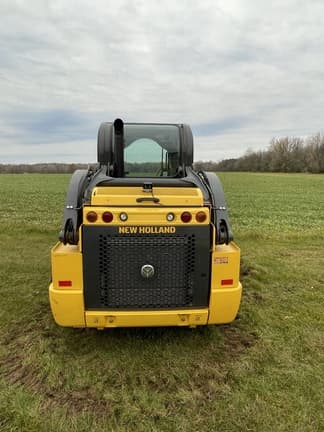 Image of New Holland L220 equipment image 2