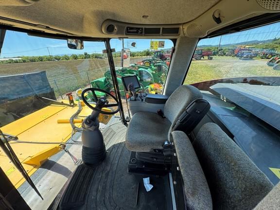 Image of New Holland 260 equipment image 4
