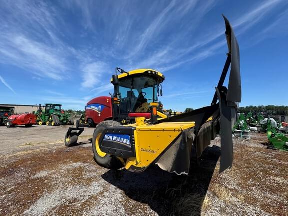 Image of New Holland 260 equipment image 3