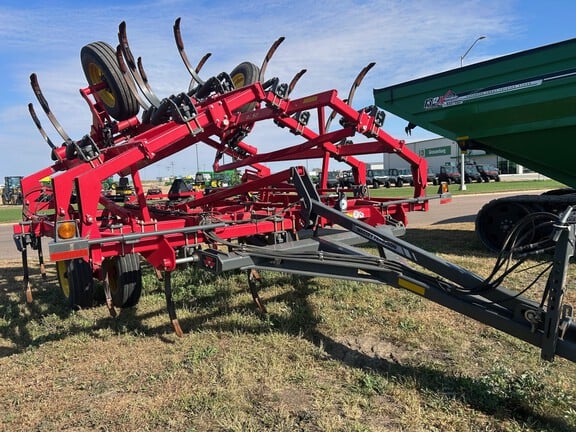 2019 Sunflower 2530 Equipment Image0
