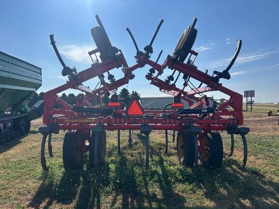 Image of Sunflower 2530 equipment image 3