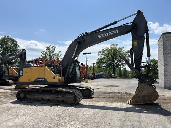 Image of Volvo EC300EL equipment image 3