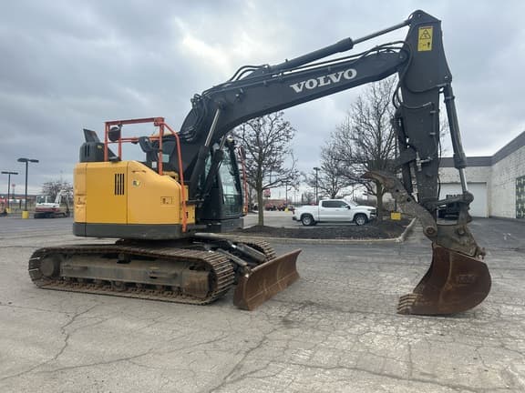 Image of Volvo ECR145EL equipment image 3