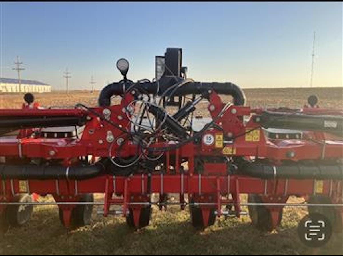 2019 White 9776 Equipment Image0