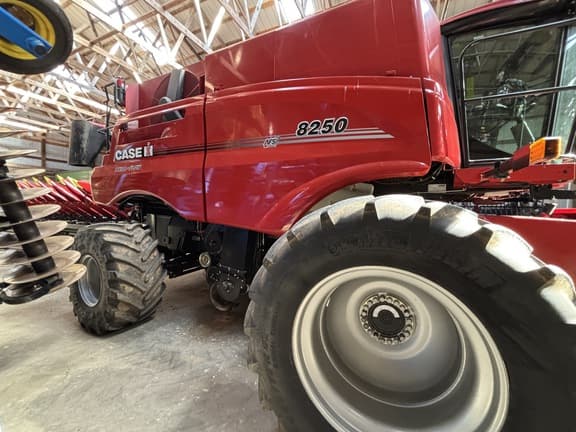 Image of Case IH 8250 equipment image 2