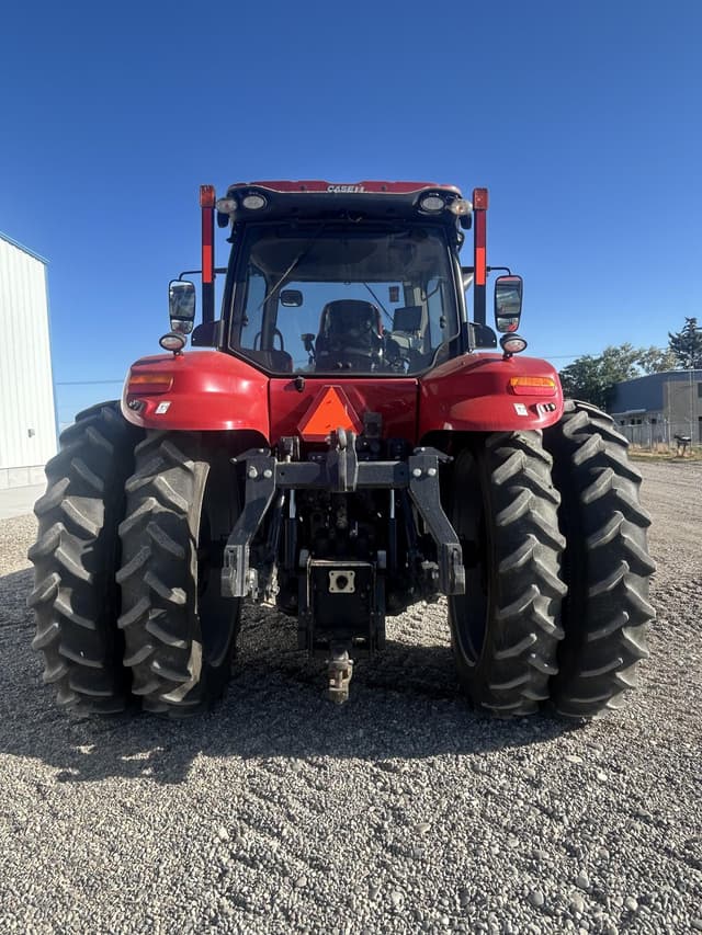 Image of Case IH Magnum 220 equipment image 3