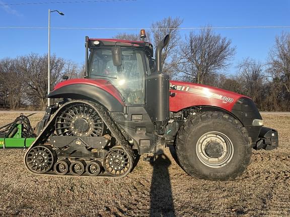 Image of Case IH Magnum 340 Rowtrac Primary image